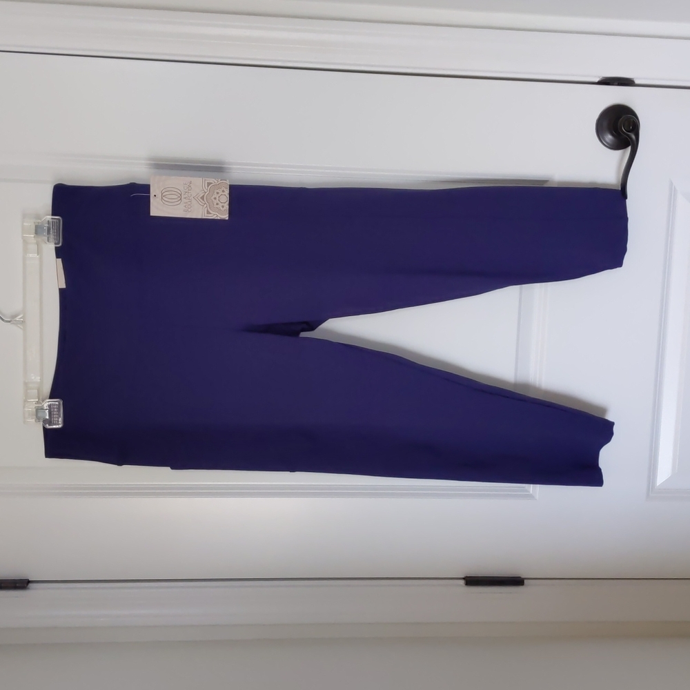NWT Yoga Pants Capri with pockets